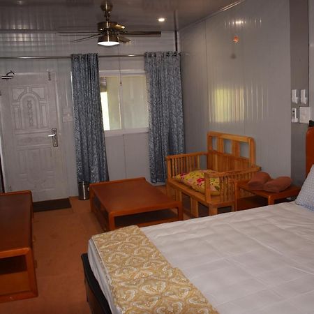 Private Rooms With International Airport View 뉴델리 외부 사진