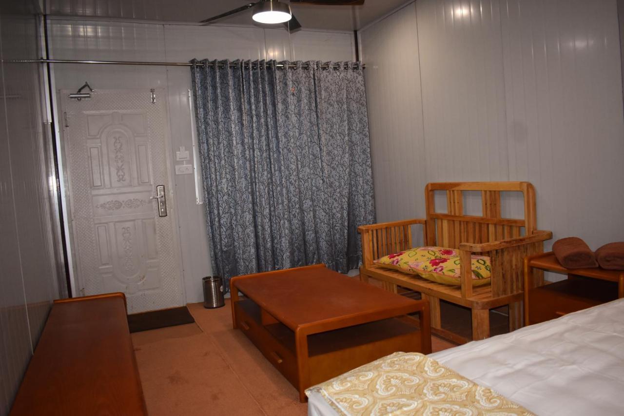 Private Rooms With International Airport View 뉴델리 외부 사진
