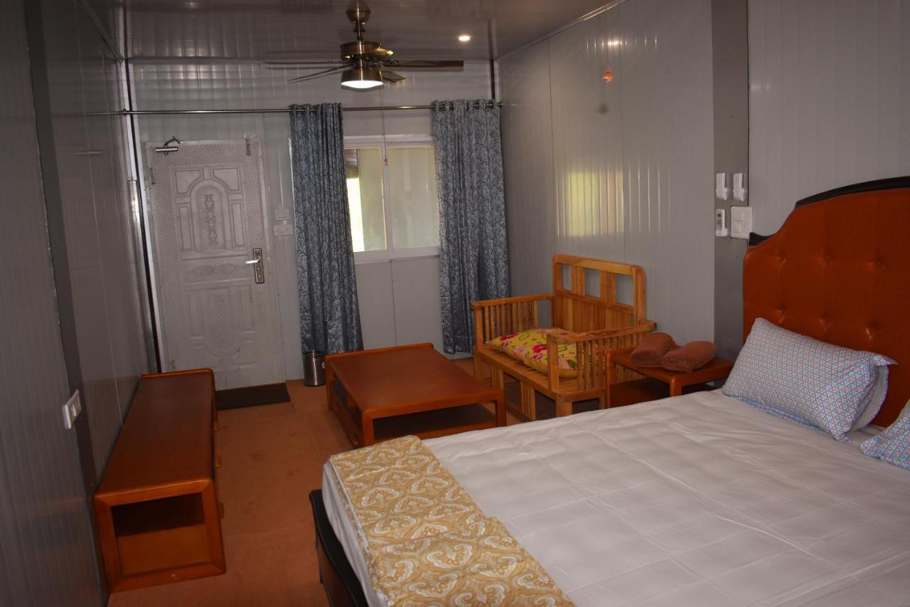 Private Rooms With International Airport View 뉴델리 외부 사진